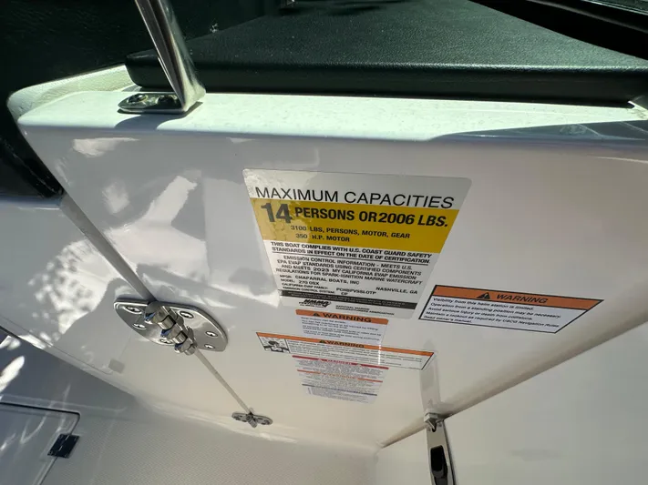  Yacht Photos Pics 2023 Chaparral 270 OSX boat capacity label, maximum 14 persons or 2006 lbs.