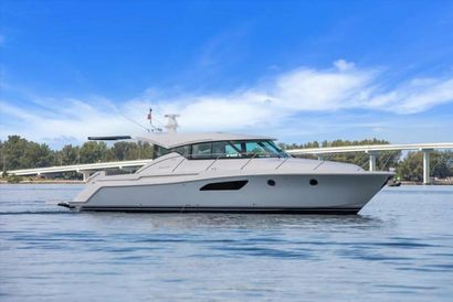 2017 44' Tiara Yachts-C44 Clearwater, FL, US