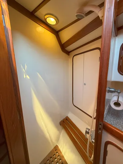 Gadabout Yacht Photos Pics Aft shower