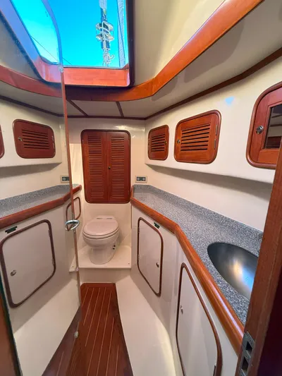 Gadabout Yacht Photos Pics Forward Head