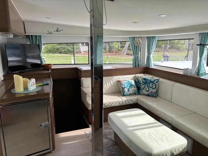 Gone Again Yacht Photos Pics Salon with table down