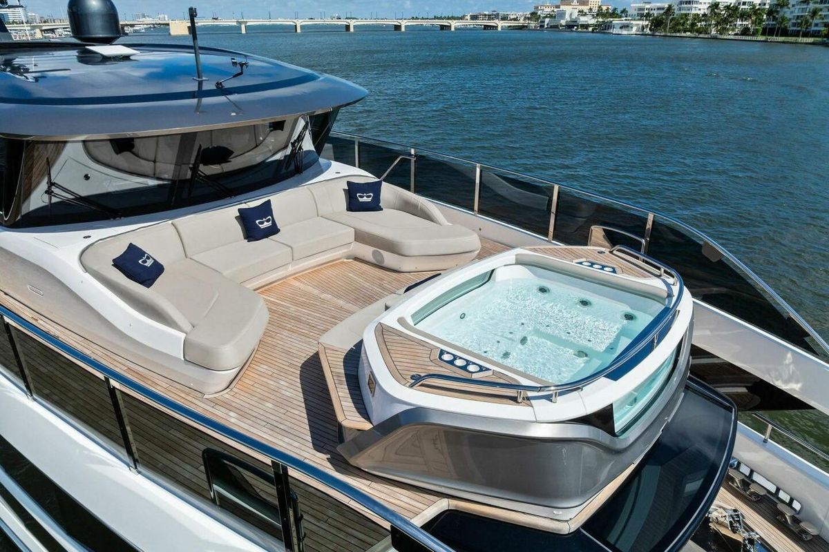 2023 Princess 95 