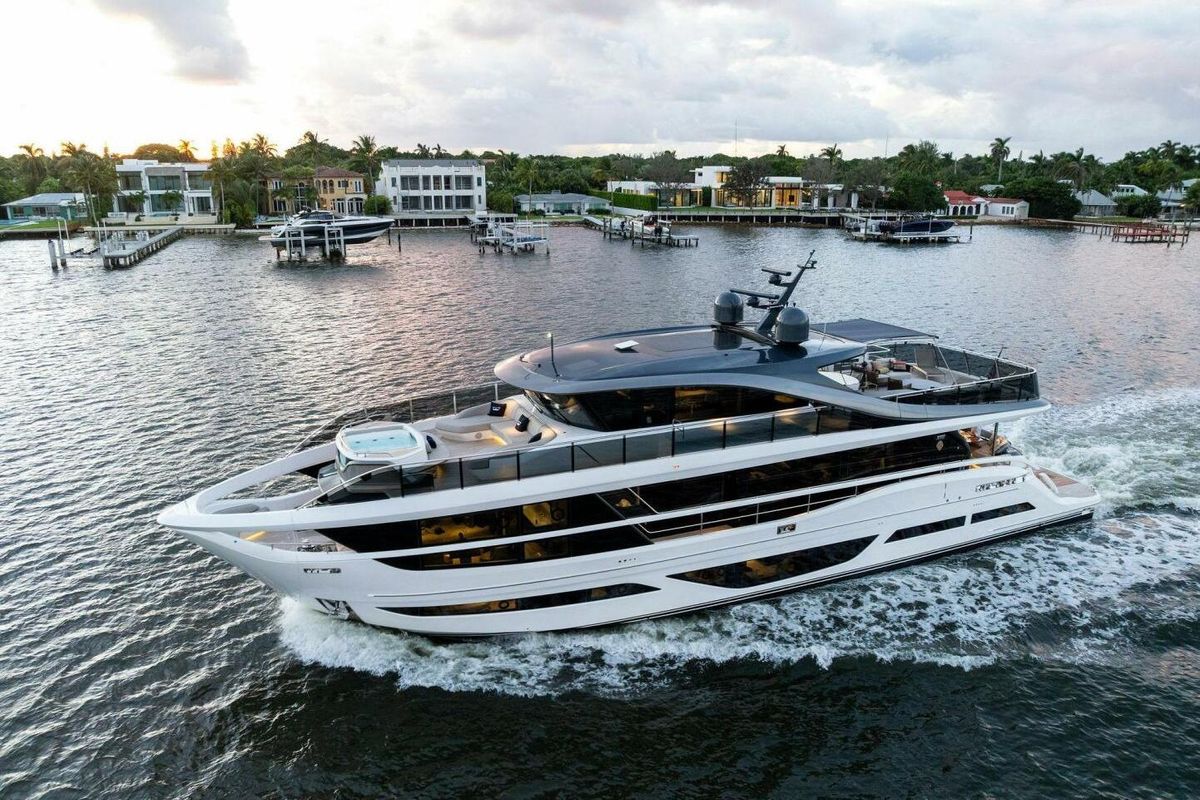 2023 Princess 95 