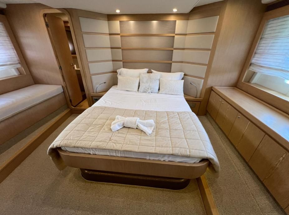 2013 Ferretti Yachts 62 