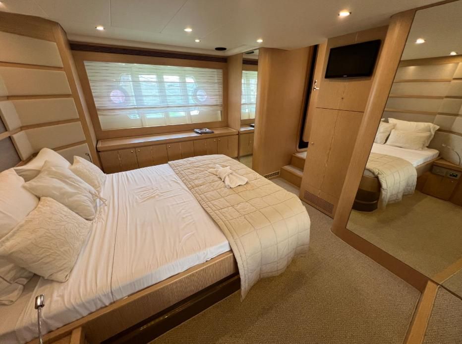 2013 Ferretti Yachts 62 