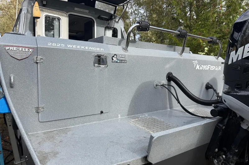  Yacht Photos Pics 2017 KingFisher 2825 Offshore boat with Pre-Flex technology, featuring a Mercury engine.