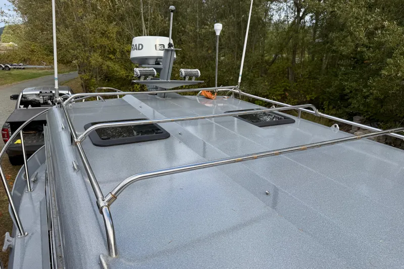  Yacht Photos Pics 2017 KingFisher 2825 Offshore boat roof with radar and antennas, surrounded by trees.