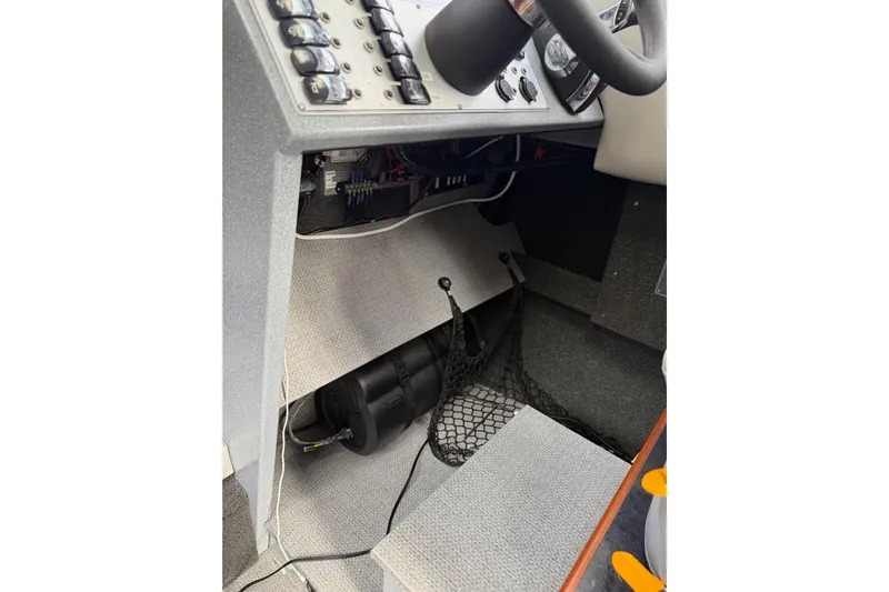  Yacht Photos Pics Helm station, subwoofer
