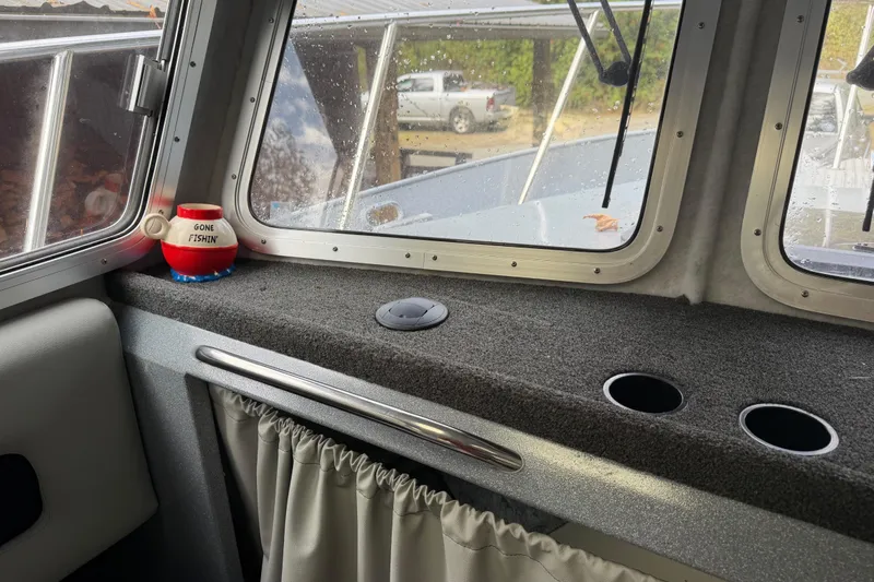  Yacht Photos Pics Port side dash