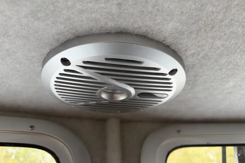  Yacht Photos Pics Ceiling speaker inside 2017 KingFisher 2825 Offshore boat cabin, featuring a sleek design.