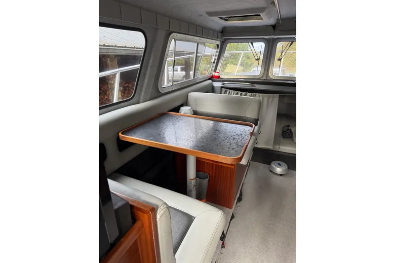  Yacht Photos Pics Interior of 2017 KingFisher 2825 Offshore boat with seating and table.