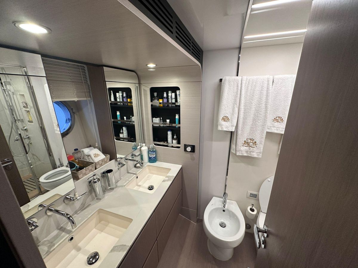 2022 Azimut 74 
