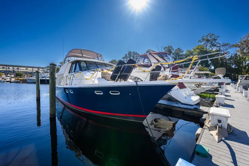 Joy Sea II Yacht Photos Pics 1997 Bayliner 4788 Pilot House Motoryacht docked under clear blue sky.