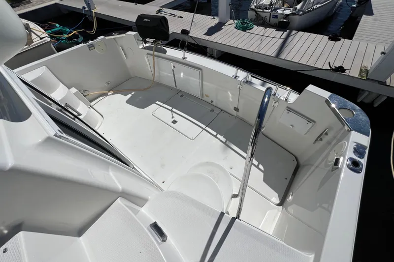 Live Now Yacht Photos Pics 2006 Carver 444 Cockpit Motor Yacht - Aft Deck