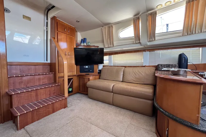 Live Now Yacht Photos Pics 2006 Carver 444 Cockpit Motor Yacht - Salon