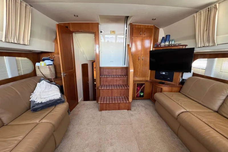 Live Now Yacht Photos Pics 2006 Carver 444 Cockpit Motor Yacht - Salon