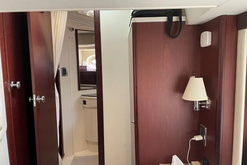  Yacht Photos Pics Mid Cabin Forward Entry to Day Head