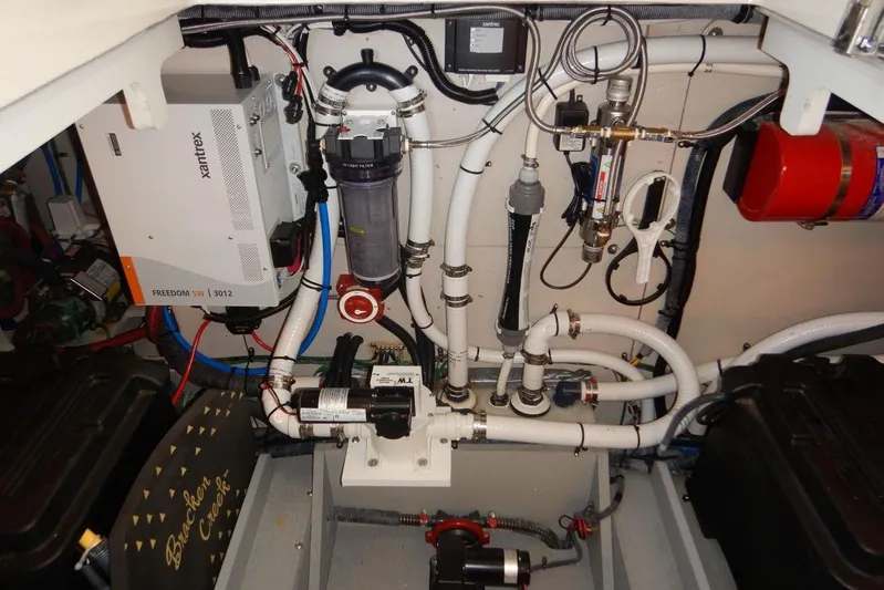  Yacht Photos Pics Equipment Space Forward Bulk Head