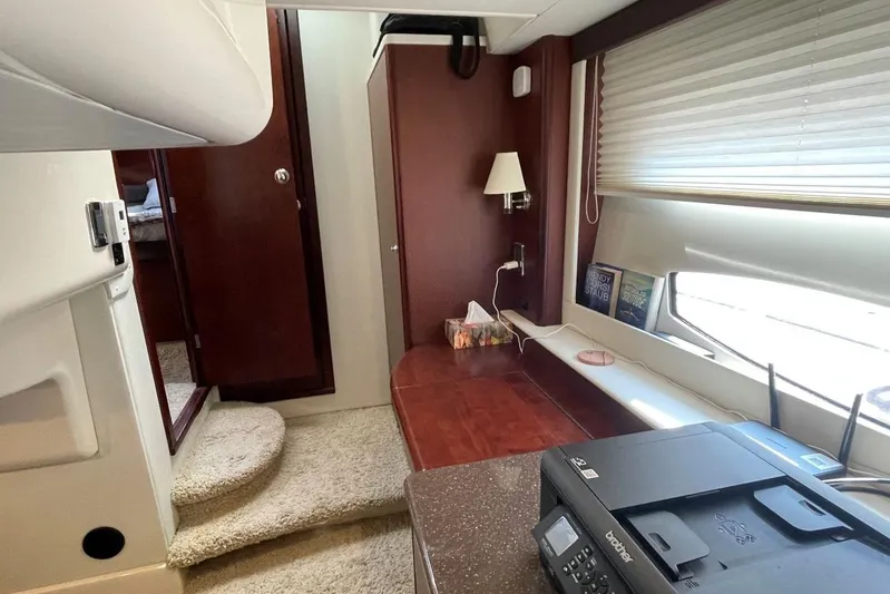  Yacht Photos Pics Forward View Mid Cabin