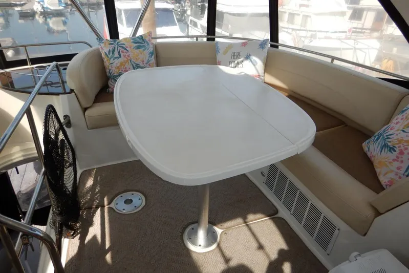  Yacht Photos Pics Upper Helm Deck Aft Seating for Six