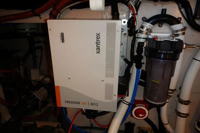  Yacht Photos Pics Xantrex Freedom SW 3012 Pure Sine Inverter/Charger