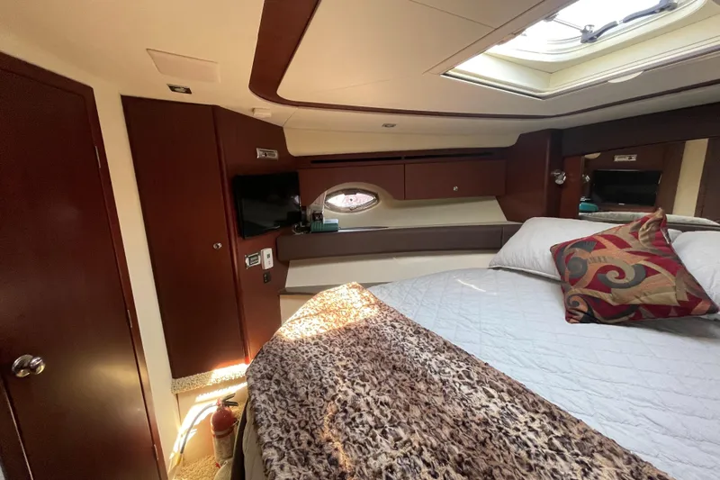  Yacht Photos Pics V-Berth Master Port Side Cabinetry