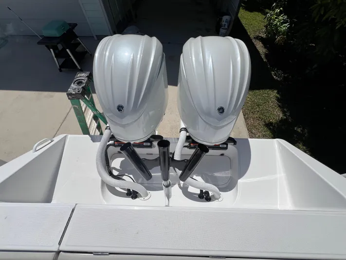 Priorities Yacht Photos Pics Jupiter 30 PRIORITIES - Twin Yamaha Engines