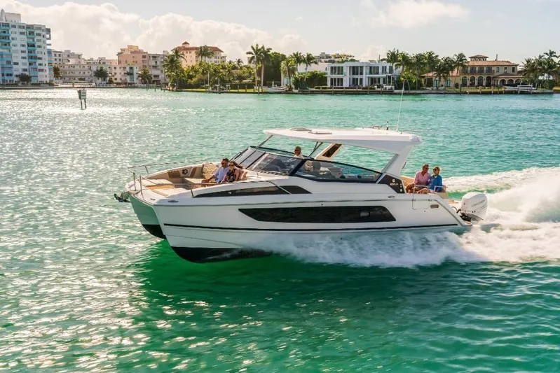  Yacht Photos Pics 2023-Aquila-36-Sport-MarineMax