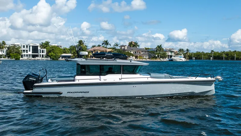 Nadia's Horizon Yacht Photos Pics 