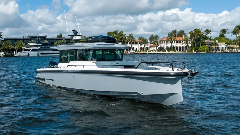 Nadia's Horizon Yacht Photos Pics 