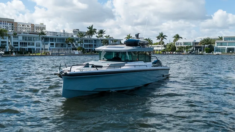 Nadia's Horizon Yacht Photos Pics 