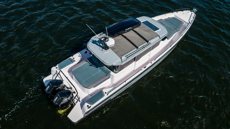 Nadia's Horizon Yacht Photos Pics 