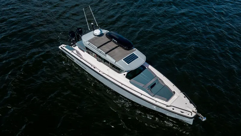 Nadia's Horizon Yacht Photos Pics 