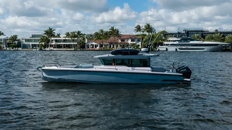 Nadia's Horizon Yacht Photos Pics 