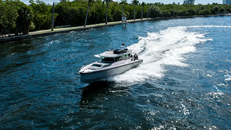 Nadia's Horizon Yacht Photos Pics 