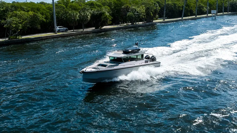 Nadia's Horizon Yacht Photos Pics 