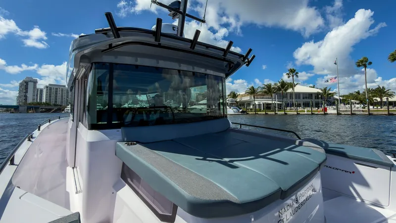 Nadia's Horizon Yacht Photos Pics 