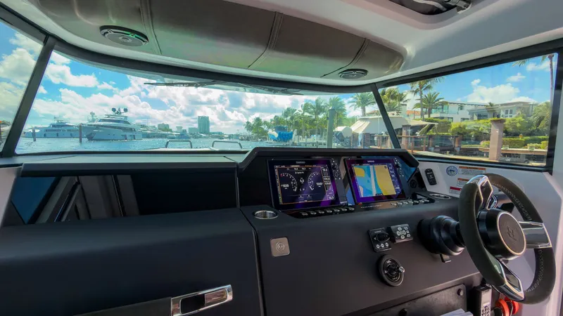 Nadia's Horizon Yacht Photos Pics 