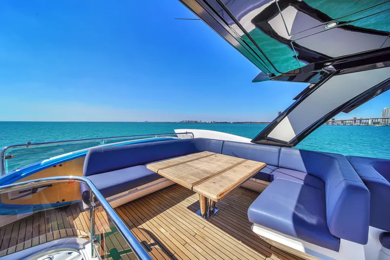 Atkun Yacht Photos Pics Luxurious deck of Sunseeker Manhattan 68 yacht, 2021 model.