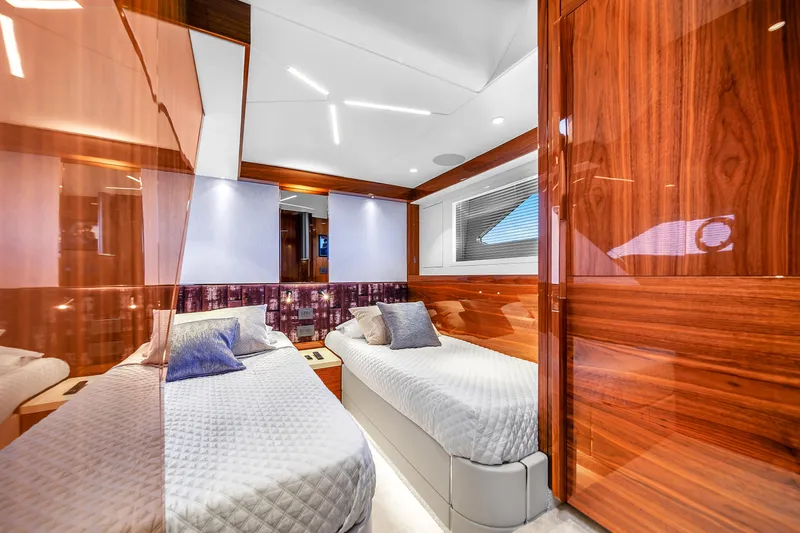 Atkun Yacht Photos Pics Luxurious twin bedroom in 2021 Sunseeker 68 Manhattan yacht with modern wood finish.