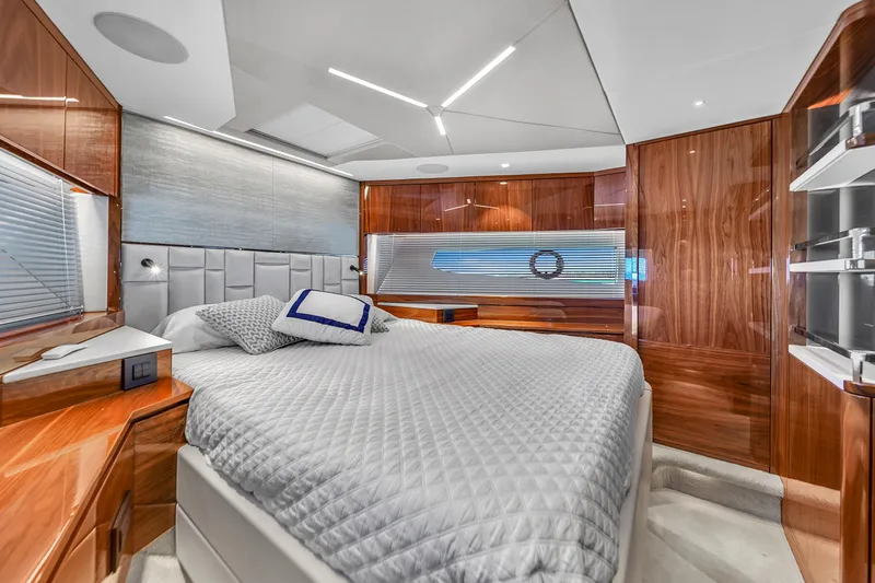 Atkun Yacht Photos Pics Luxurious bedroom interior of 2021 Sunseeker 68 Manhattan yacht with modern design.
