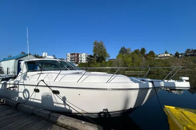 Tiara Yachts 36 Sovran