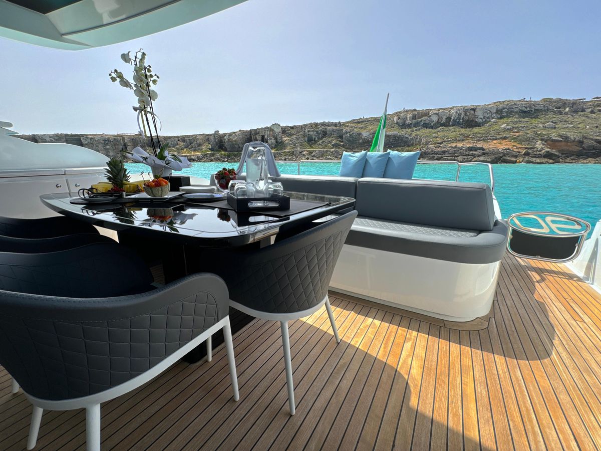 2008 Pershing 89 