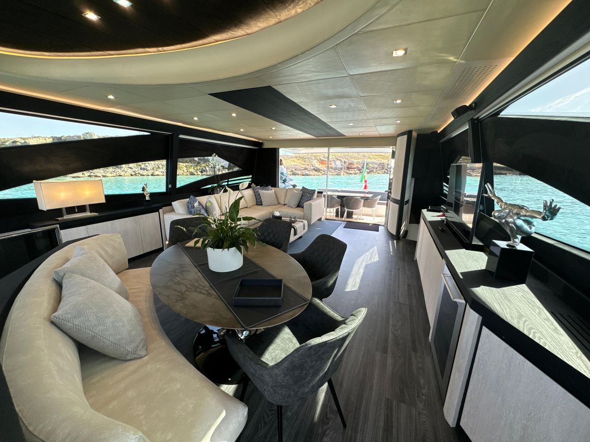 2008 Pershing 89 