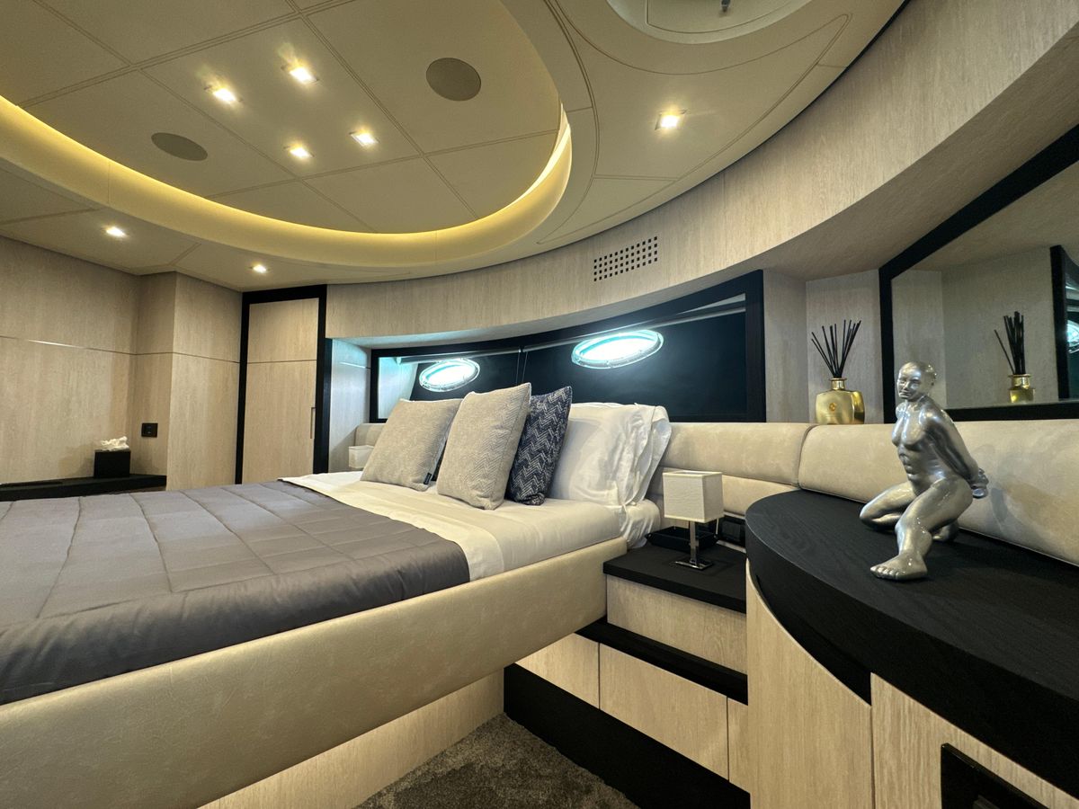 2008 Pershing 89 