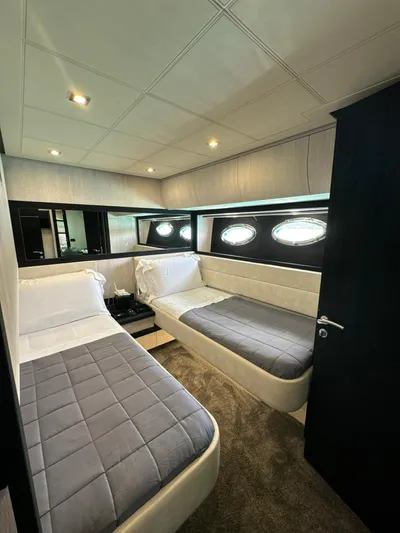 Thyke III Yacht Photos Pics 