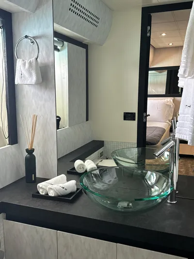 Thyke III Yacht Photos Pics 