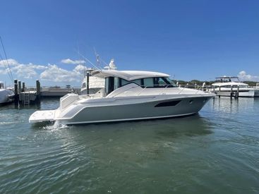2019 44' Tiara Yachts-C44 Tampa, FL, US