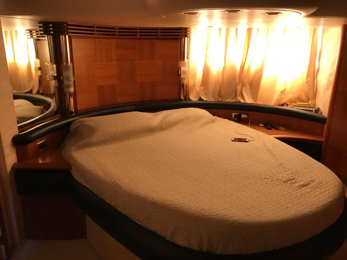2004 Azimut 54 