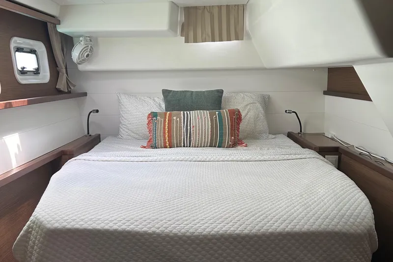 Habzie Yacht Photos Pics Cozy bedroom in 2019 Lagoon 450 F Owner's Edition yacht with modern decor.